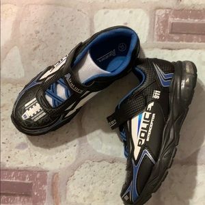 boys 3.5 airators police shoes never been worn